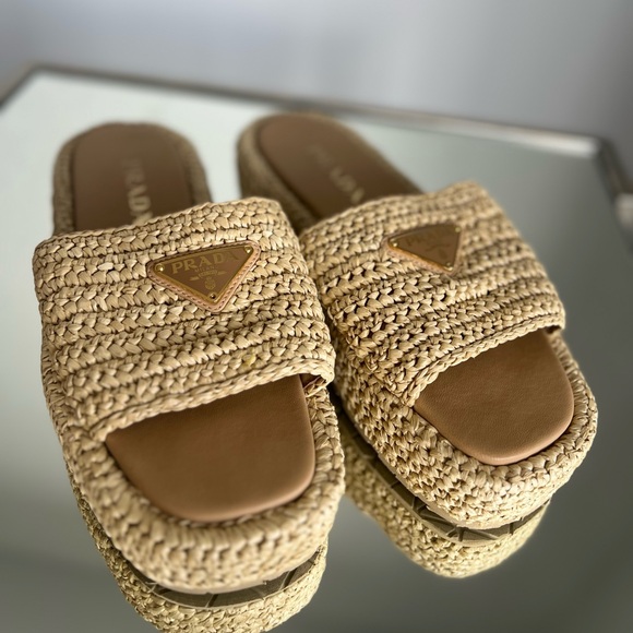 Like new Prada Crochet Raffia flatform slides $1,150 38 - Picture 13 of 15